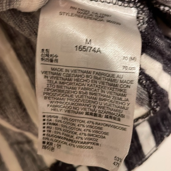 GAP Size Medium Gray and White Vertical Stripes Mini Skirt - Picture 5 of 8